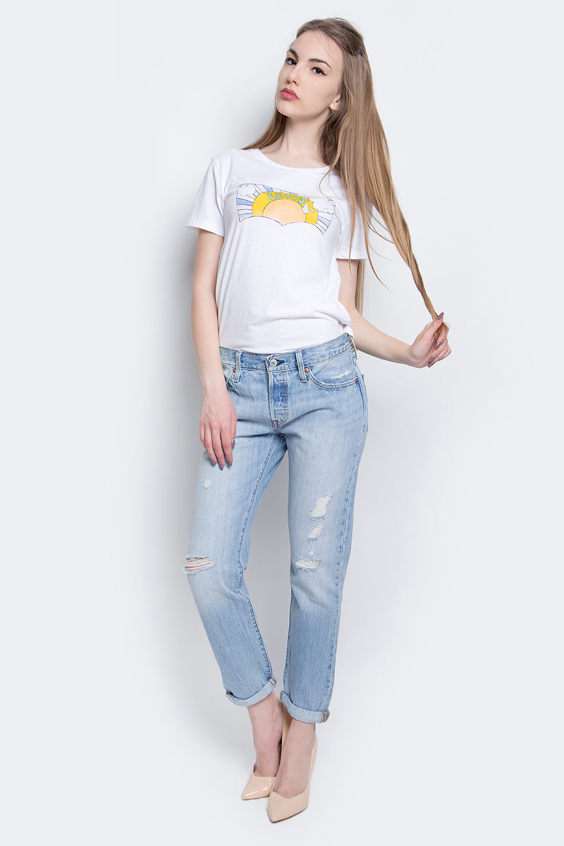 Джинсы1780400420 Джинсы1780400420Джинсы Levis, выполненные из хлопка, имеют стандартную посадку. Джинсы-бойфренд со стандартной посадкой имеют гульфик с пуговицами. Модель оформлена фирменными нашивками и декоративными потертостями. Джинсы оснащены втачными карманами спереди и накладными карманами сзади. На поясе расположены шлевки для ремня.