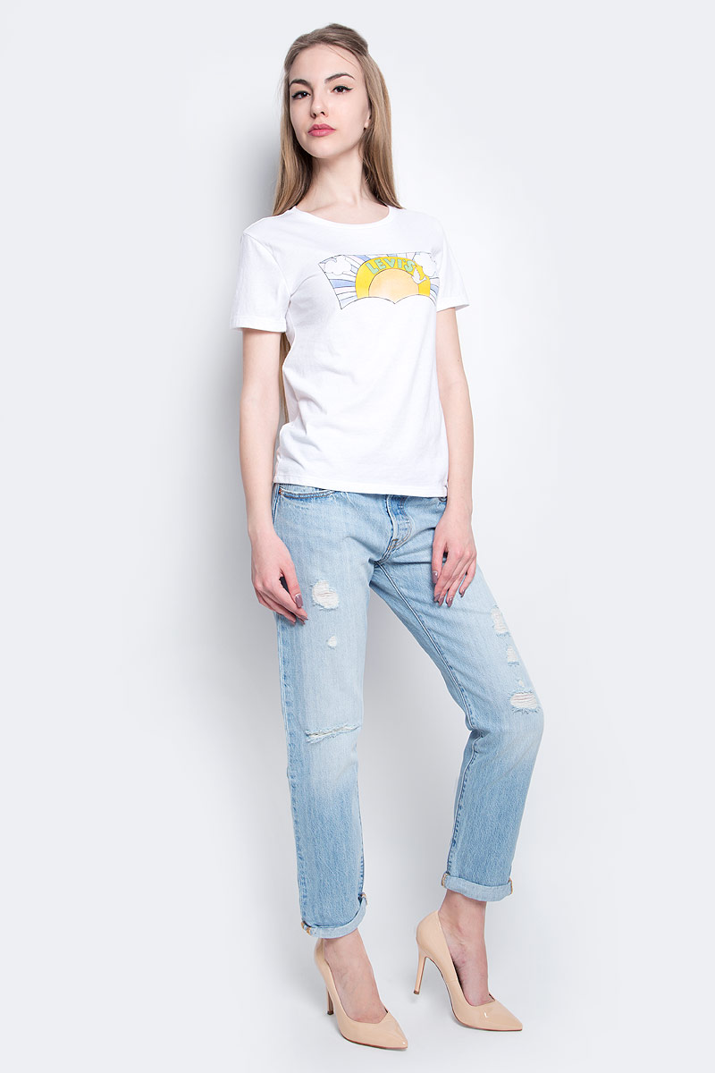Футболка2952600000 Футболка2952600000Женская футболка Levis® выполнена из хлопка с добавлением полиэстера. Модель с круглым вырезом горловины и короткими рукавами оформлена оригинальным принтом.