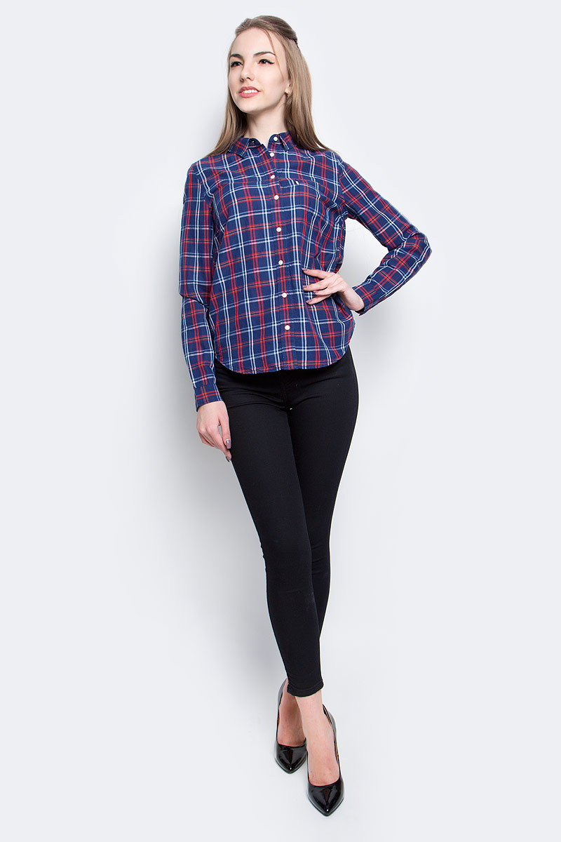 Рубашка2354800350 Рубашка2354800350Женская рубашка Levis® выполнена из хлопка с добавлением льна. Рубашка с длинными рукавами и отложным воротником застегивается на пуговицы спереди. Манжеты рукавов также застегиваются на пуговицы. Рубашка оформлена принтом в клетку. На груди расположен накладной карман.
