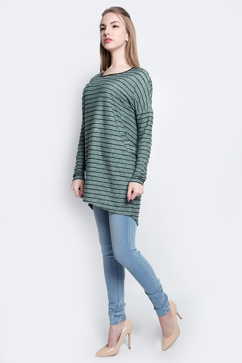 Туника10169339_Blue Surf Туника10169339_Blue SurfЖенская туника Vero Moda выполнена из полиэстера с добавлением вискозы. Модель с круглым вырезом горловины и длинными рукавами-кимоно по спинке немного удлинена. Туника оформлена фактурными полосками.