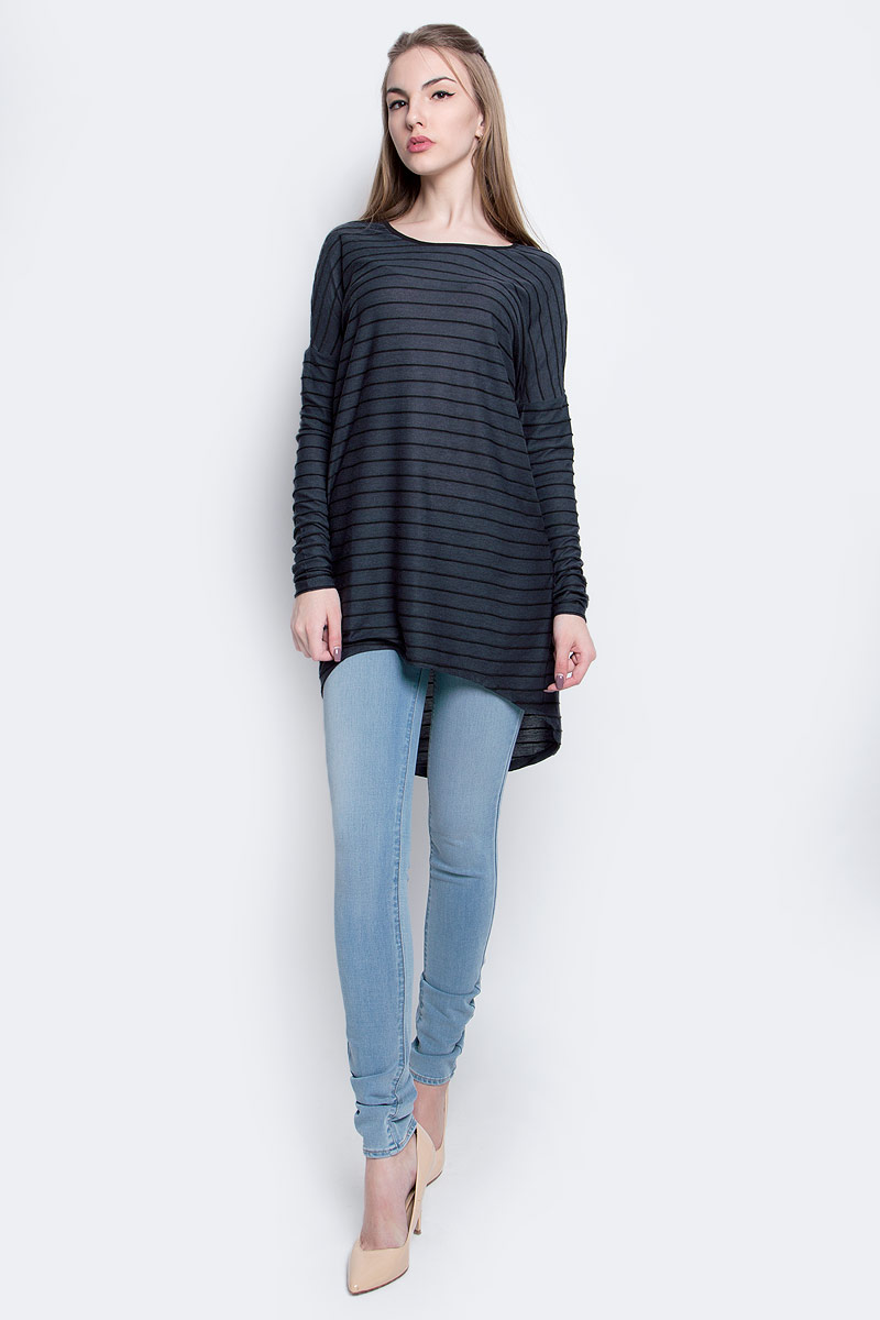 Туника10169339_Blue Surf Туника10169339_Blue SurfЖенская туника Vero Moda выполнена из полиэстера с добавлением вискозы. Модель с круглым вырезом горловины и длинными рукавами-кимоно по спинке немного удлинена. Туника оформлена фактурными полосками.
