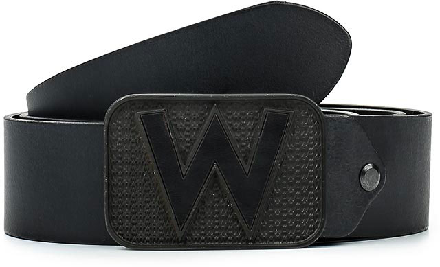 РеменьW0A65US01 РеменьW0A65US01Стильный широкий ремень Wrangler выполнен из натуральной кожи. Металлическая пряжка, с помощью которой регулируется длина ремня, оформлена фирменной гравировкой.