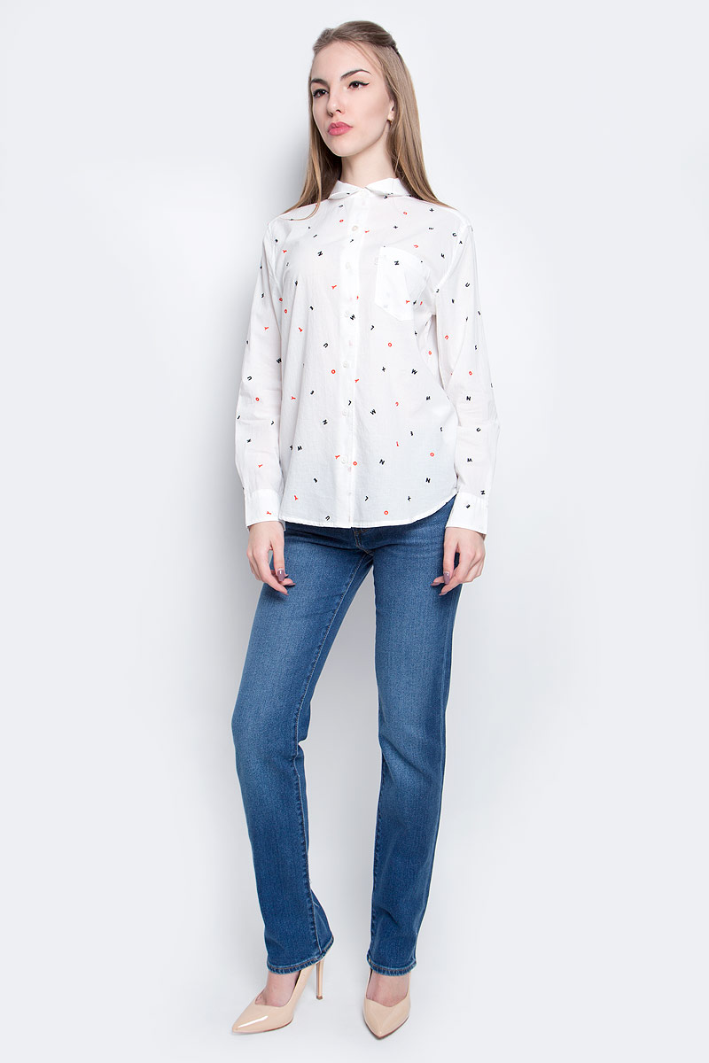 Рубашка2667700090 Рубашка2667700090Женская рубашка Levis® выполнена из натурального хлопка. Рубашка кроя бойфренд с длинными рукавами и отложным воротником застегивается на пуговицы спереди. Манжеты рукавов также застегиваются на пуговицы. Рубашка оформлена вышивкой в виде различных букв. На груди расположен накладной карман.