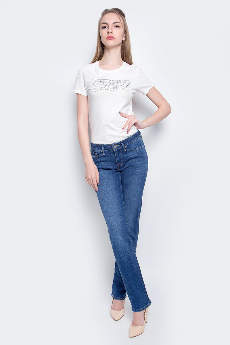 Джинсы2183400370 Джинсы2183400370Женские джинсы Levis® 714 выполнены из высококачественного эластичного хлопка с добавлением эластомультиэстера. Джинсы прямого кроя и стандартной посадки застегиваются на пуговицу в поясе и ширинку на застежке-молнии, дополнены шлевками для ремня. Джинсы имеют классический пятикарманный крой: спереди модель дополнена двумя втачными карманами и одним маленьким накладным кармашком, а сзади - двумя накладными карманами. Модель украшена декоративными потертостями и перманентными складками.