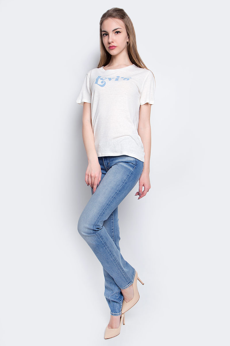 Футболка1736902600 Футболка1736902600Женская футболка Levis® изготовлена из высококачественного лиоцелла с добавлением льна. Модель с короткими рукавами и круглым вырезом горловины украшена принтом с логотипом бренда. Горловина дополнена эластичной вставкой.