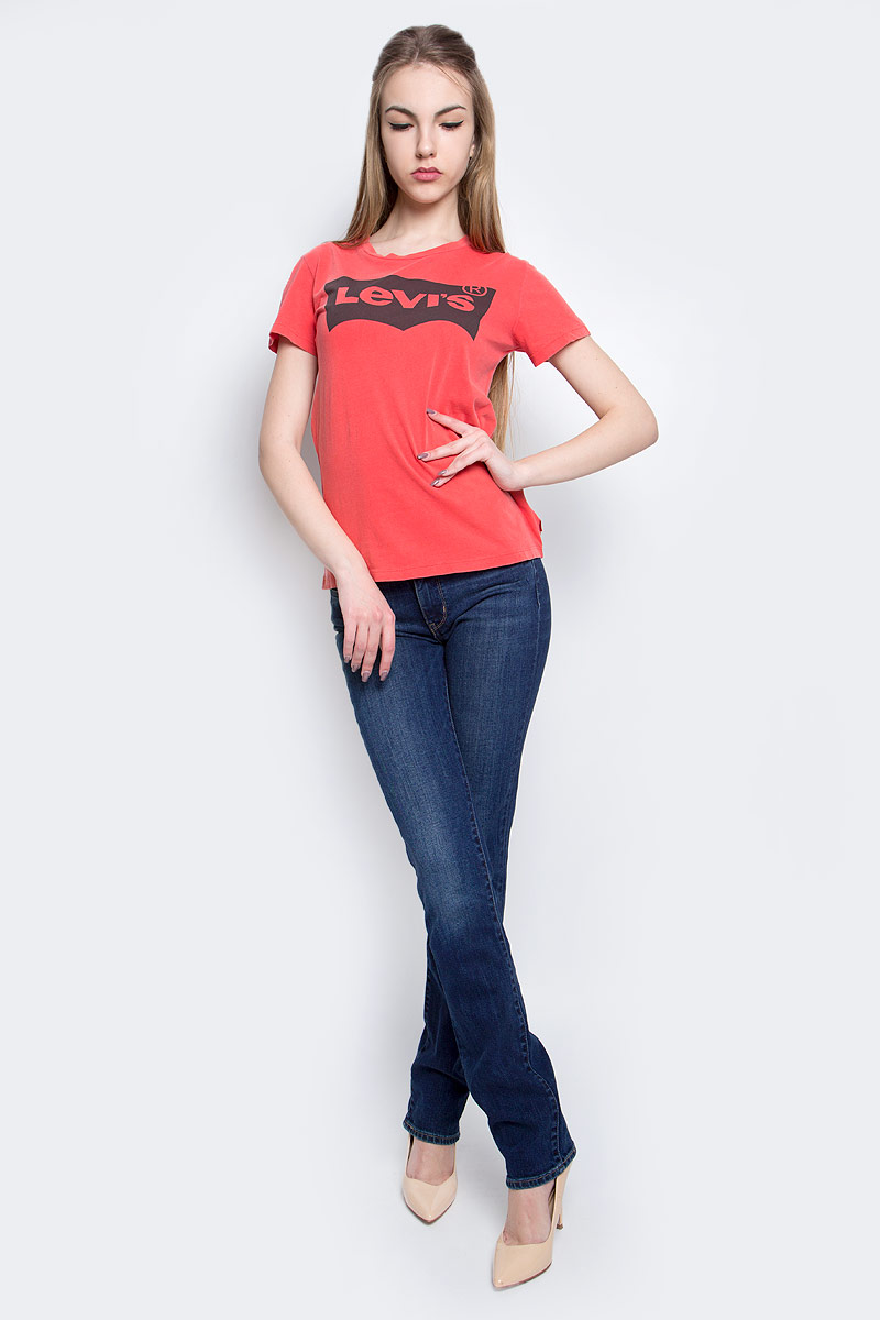 Футболка1736902510 Футболка1736902510Женская футболка Levis® изготовлена из высококачественного натурального хлопка. Модель с короткими рукавами и круглым вырезом горловины украшена крупным принтом с логотипом бренда Levis®.