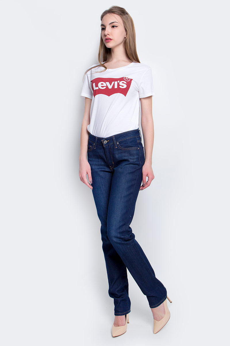 Джинсы1888400750 Джинсы1888400750Женские джинсы Levis® 712 выполнены из высококачественного эластичного хлопка. Зауженные джинсы-слим стандартной посадки застегиваются на пуговицу в поясе и ширинку на застежке-молнии, дополнены шлевками для ремня. Джинсы имеют классический пятикарманный крой: спереди модель дополнена двумя втачными карманами и одним маленьким накладным кармашком, а сзади - двумя накладными карманами. Модель украшена декоративными потертостями.