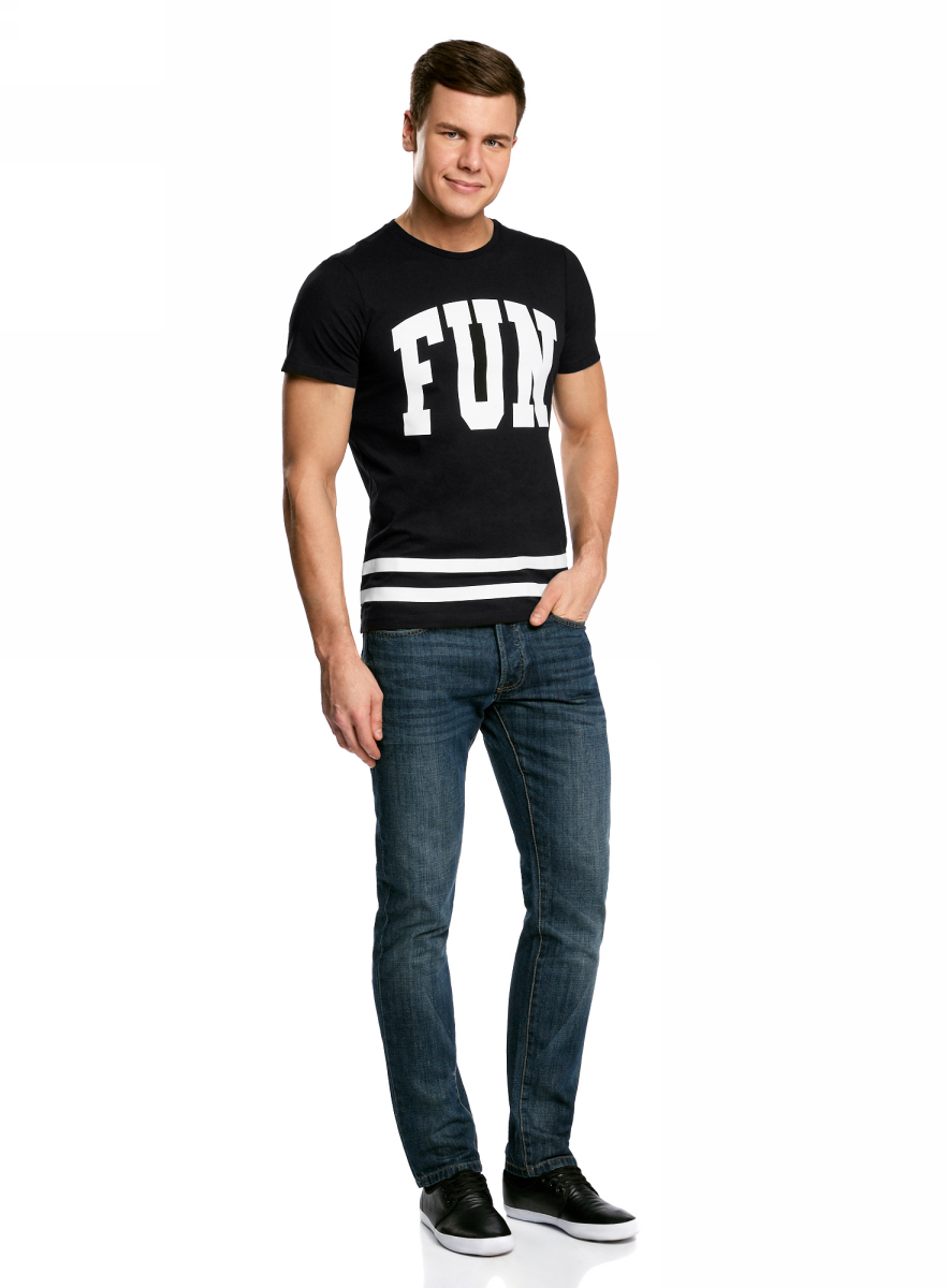 Футболка5L611330M/39496N/2910P Футболка5L611330M/39496N/2910PФутболка прямого силуэта с круглым вырезом горловины и короткими рукавами выполнена из натурального хлопка. Спереди модель оформлена принтом.