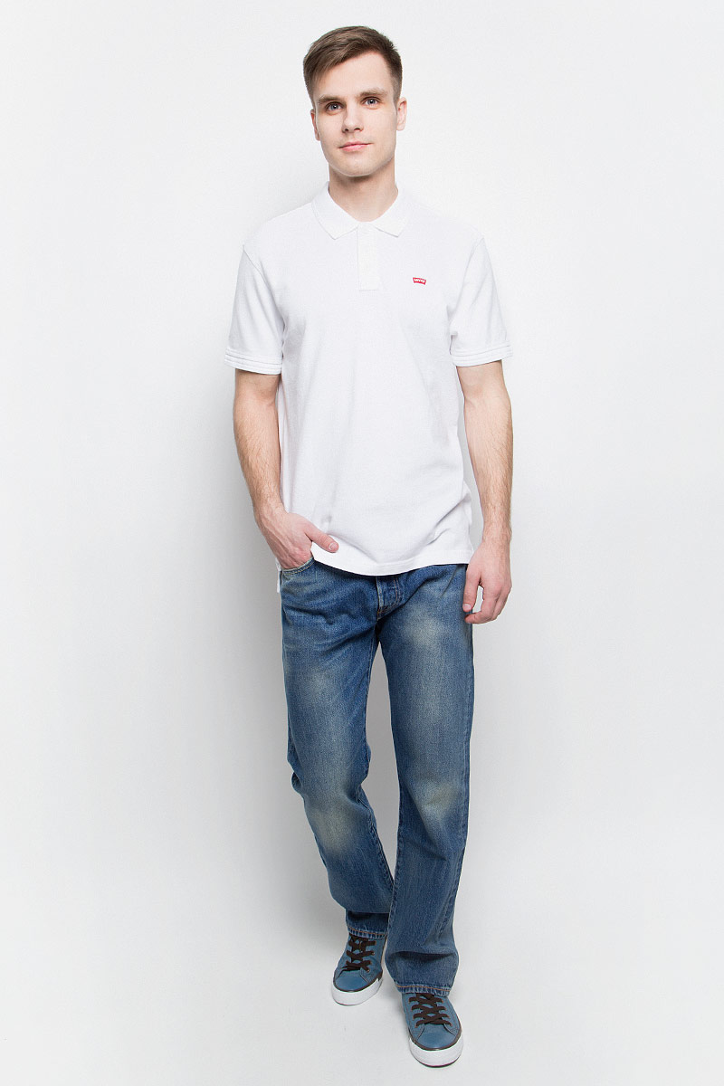 Джинсы0050123750 Джинсы0050123750Мужские джинсы Levis® изготовлены из качественного натурального хлопка. Джинсы средней посадки застегиваются на металлические пуговицы. На поясе имеются шлевки для ремня. Спереди модель дополнена двумя втачными карманами и одним небольшим накладным кармашком, а сзади - двумя накладными карманами. Модель оформлена эффектом потертости.