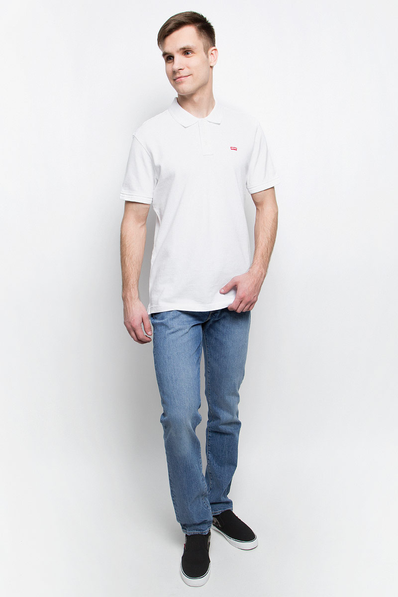 Джинсы0451121700 Джинсы0451121700Мужские джинсы Levis® 511 выполнены из высококачественного хлопка с добавлением эластана. Джинсы зауженного кроя и низкой посадки застегиваются на пуговицу в поясе и ширинку на молнии, дополнены шлевками для ремня. Джинсы имеют классический пятикарманный крой: спереди модель дополнена двумя втачными карманами и одним маленьким накладным кармашком, а сзади - двумя накладными карманами.