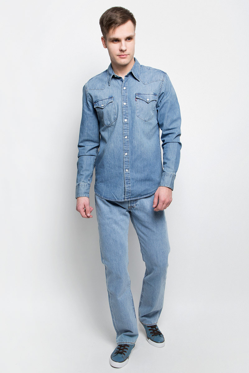 Джинсы0050101130 Джинсы0050101130Джинсы Levis, выполненные из натурального хлопка, оформлены фирменными нашивками и прострочкой. Прямая модель со стандартной посадкой имеет гульфик с пуговицами. Джинсы оснащены втачными карманами спереди и накладными карманами сзади. На поясе расположены шлевки для ремня.