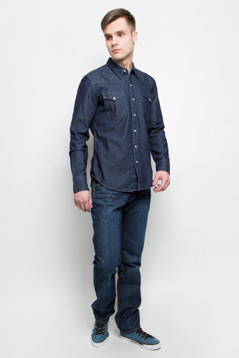 Джинсы0050123740 Джинсы0050123740Мужские джинсы Levis® 501 выполнены из высококачественного натурального хлопка. Джинсы прямого кроя и стандартной посадки застегиваются на пуговицу в поясе и ширинку на пуговицах, дополнены шлевками для ремня. Джинсы имеют классический пятикарманный крой: спереди модель дополнена двумя втачными карманами и одним маленьким накладным кармашком, а сзади - двумя накладными карманами. Модель украшена перманентными складками.