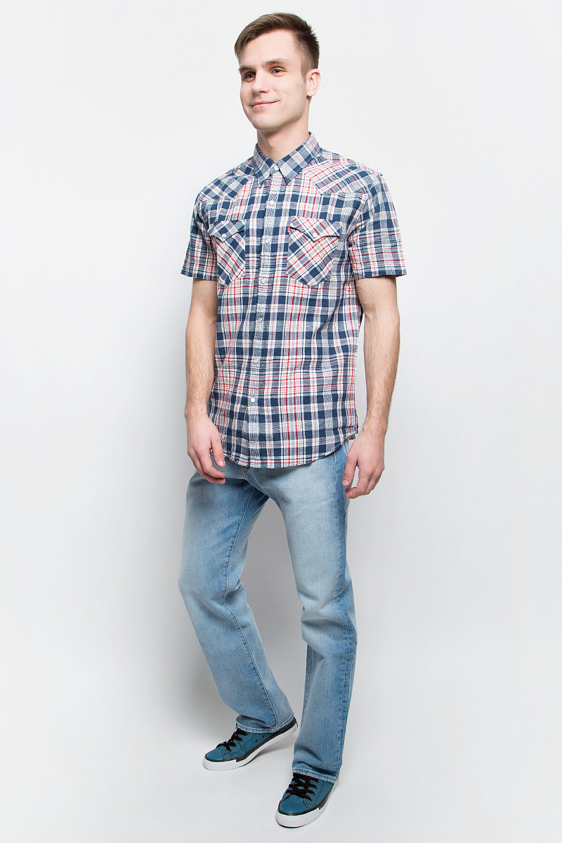 Рубашка6581700900 Рубашка6581700900Мужская рубашка Levis® изготовлена из натурального льна с добавлением хлопка. Модель с короткими рукавами имеет на груди два накладных кармана под клапанами на кнопках. Рубашка застегивается на кнопки и пуговицу на воротничке. Низ изделия закруглен.