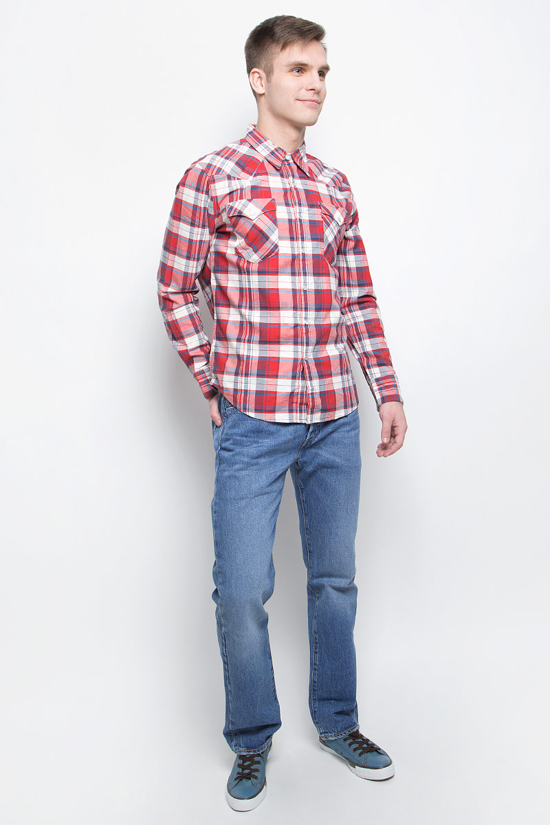 Джинсы0050123810 Джинсы0050123810Мужские джинсы Levis® 501 изготовлены из качественной смесовой ткани. Джинсы средней посадки застегиваются на металлические пуговицы. На поясе имеются шлевки для ремня. Спереди модель дополнена двумя втачными карманами и одним небольшим накладным кармашком, а сзади - двумя накладными карманами. Модель оформлена эффектом потертости, низы брючин - рваным эффектом.