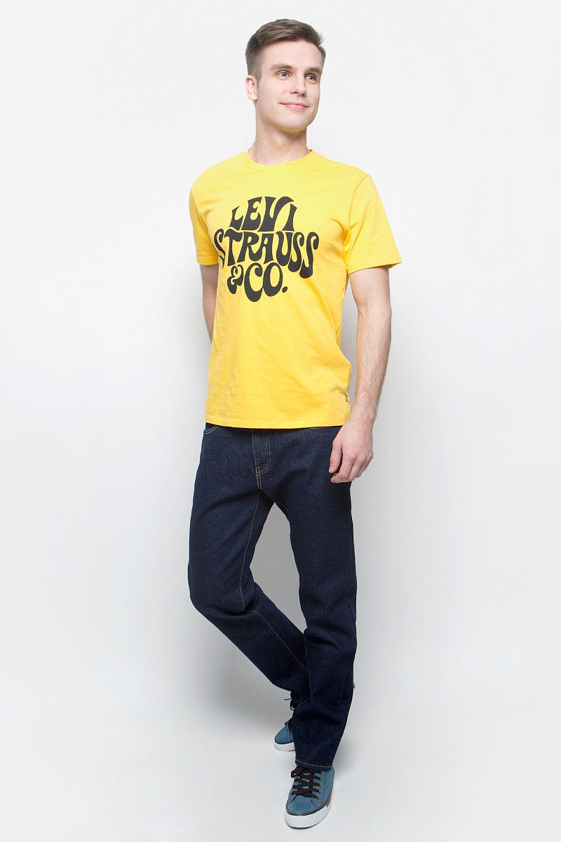Джинсы2950700200 Джинсы2950700200Джинсы Levis, выполненные из хлопка с добавлением эластана, оформлены фирменными нашивками и контрастной прострочкой. Прямая модель со стандартной посадкой застегивается на пуговицу в поясе и ширинку на застежке-молнии. Джинсы оснащены втачными карманами спереди и накладными карманами сзади. На поясе расположены шлевки для ремня.