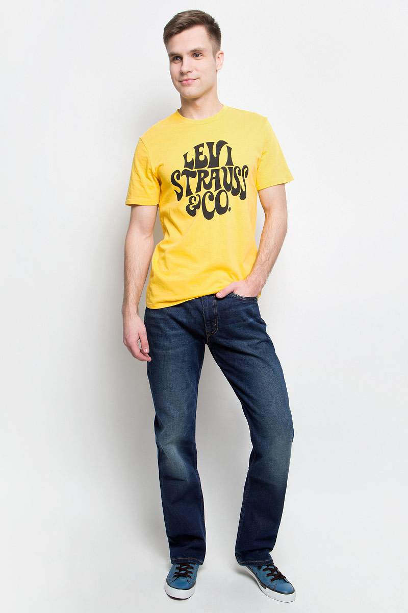 Джинсы0051408530 Джинсы0051408530Джинсы Levis, выполненные из натурального хлопка и эластана, оформлены фирменными нашивками и контрастной прострочкой. Прямая модель со стандартной посадкой имеет гульфик с молнией и пуговицей. Джинсы оснащены втачными карманами спереди и накладными карманами сзади. На поясе расположены шлевки для ремня.