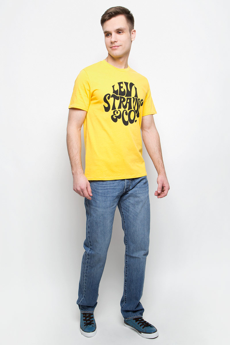 Джинсы0050123840 Джинсы0050123840Мужские джинсы Levis® 501 выполнены из высококачественного натурального хлопка. Джинсы прямого кроя и стандартной посадки застегиваются на пуговицу в поясе и ширинку на пуговицах, дополнены шлевками для ремня. Джинсы имеют классический пятикарманный крой: спереди модель дополнена двумя втачными карманами и одним маленьким накладным кармашком, а сзади - двумя накладными карманами. Модель украшена декоративными потертостями.