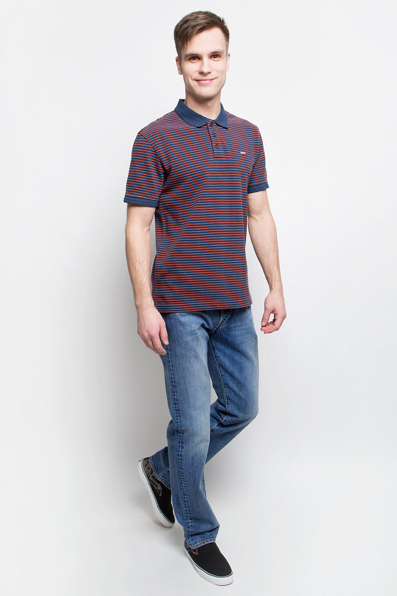 Джинсы0050121890 Джинсы0050121890Джинсы Levis, выполненные из хлопка, оформлены фирменными нашивками и прострочкой. Прямая модель со стандартной посадкой имеет гульфик с пуговицами. Джинсы оснащены втачными карманами спереди и накладными карманами сзади. На поясе расположены шлевки для ремня.