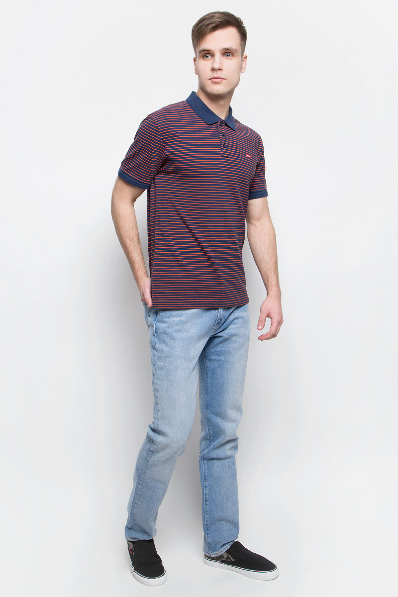 Джинсы0451121710 Джинсы0451121710Джинсы Levis, выполненные из хлопка и эластана, оформлены фирменными нашивками и прострочкой. Модель слим с заниженной посадкой имеет гульфик с молнией и пуговицей. Джинсы оснащены втачными карманами спереди и накладными карманами сзади. На поясе расположены шлевки для ремня.