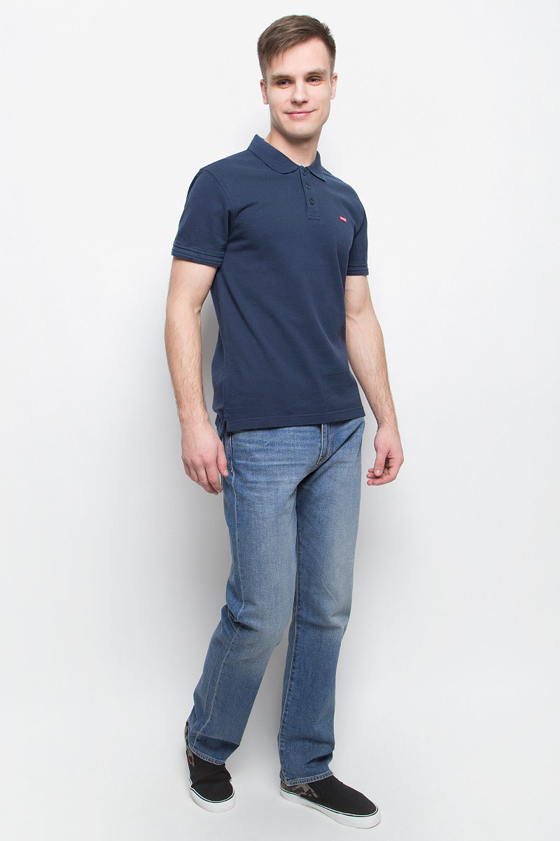 Джинсы2999005520 Джинсы2999005520Джинсы Levis, выполненные из хлопка и эластана, оформлены фирменными нашивками и прострочкой. Прямая модель с заниженной посадкой имеет гульфик с молнией и пуговицей. Джинсы оснащены втачными карманами спереди и накладными карманами сзади. На поясе расположены шлевки для ремня.