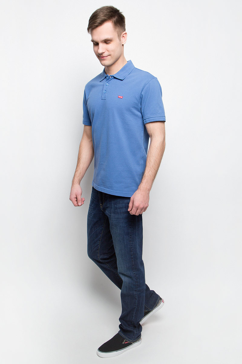 Джинсы0451107090 Джинсы0451107090Джинсы Levis, выполненные из хлопка и эластана, оформлены фирменными нашивками и контрастной прострочкой. Модель слим с заниженной посадкой имеет гульфик с молнией и пуговицей. Джинсы оснащены втачными карманами спереди и накладными карманами сзади. На поясе расположены шлевки для ремня.