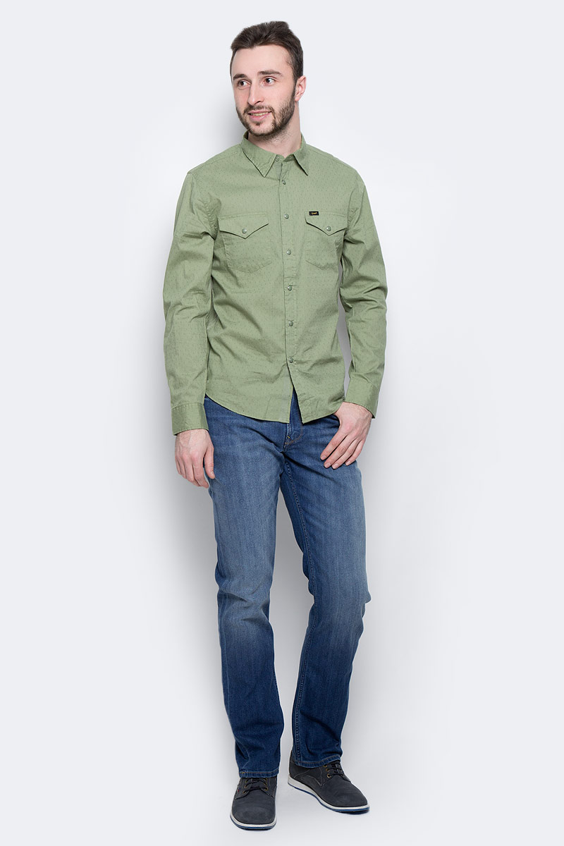 РубашкаL643IA01 РубашкаL643IA01Мужская рубашка Lee Western Shirt изготовлена из натурального хлопка. Модель с короткими рукавами имеет на груди два накладных кармана под клапанами на кнопках. Рубашка застегивается на кнопки и верхнюю пуговицу. Низ модели слегка закруглен.