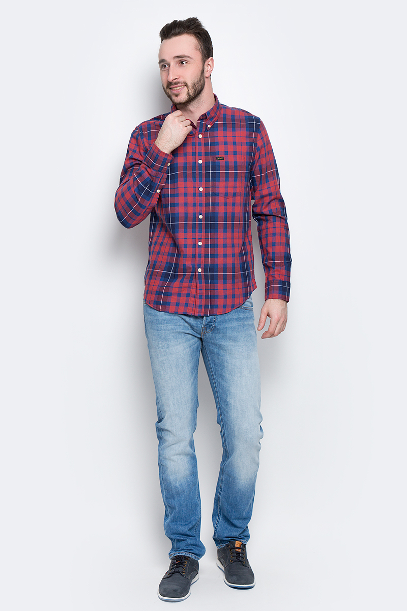 РубашкаL880JPSK РубашкаL880JPSKМужская рубашка Lee Button Down изготовлена из натурального хлопка. Модель с длинными рукавами имеет на груди один накладной карман. Рубашка застегивается на пуговицы. Воротничок и манжеты рукавов оснащены застежками-пуговицами. Низ модели слегка закруглен.