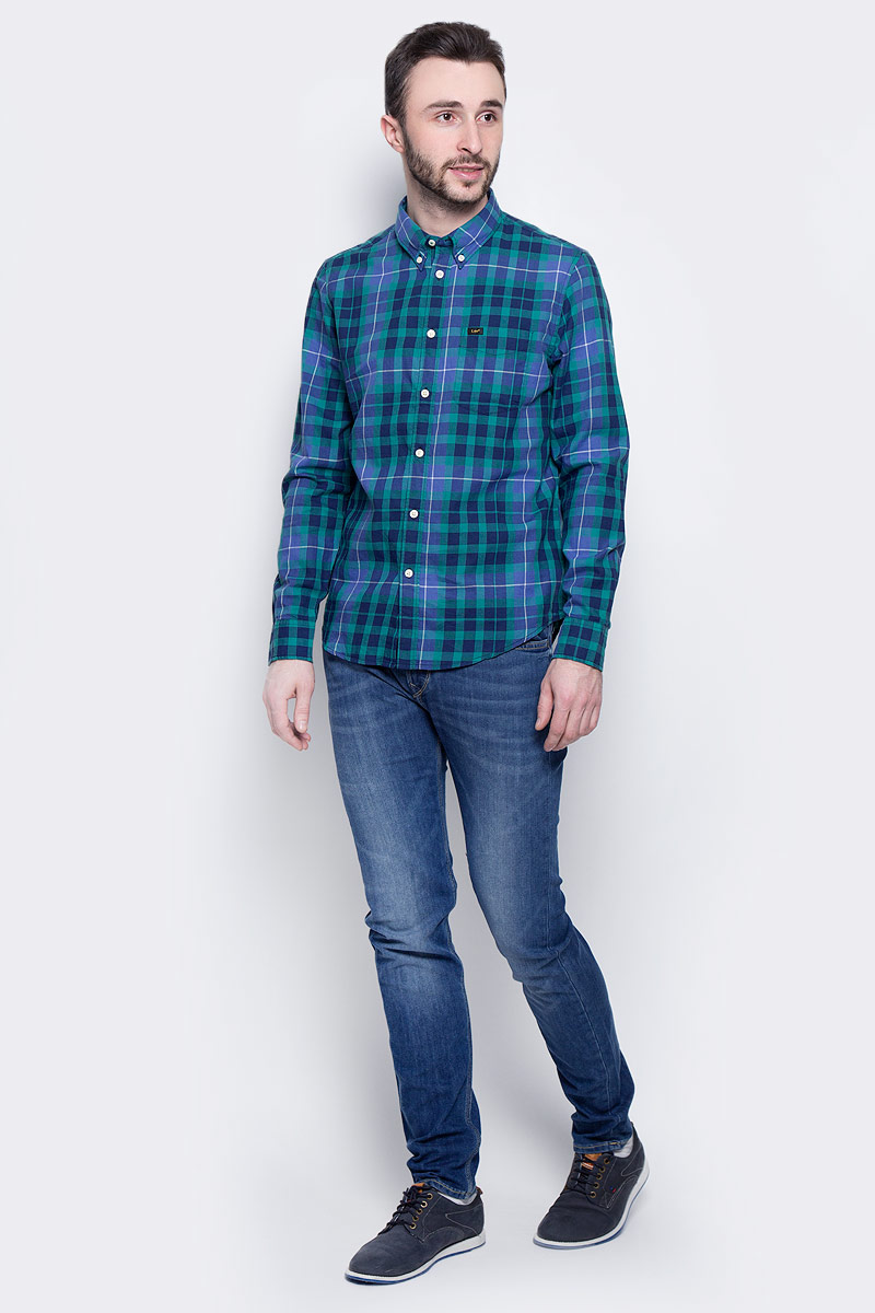 РубашкаL880JPSK РубашкаL880JPSKМужская рубашка Lee Button Down изготовлена из натурального хлопка. Модель с длинными рукавами имеет на груди один накладной карман. Рубашка застегивается на пуговицы. Воротничок и манжеты рукавов оснащены застежками-пуговицами. Низ модели слегка закруглен.