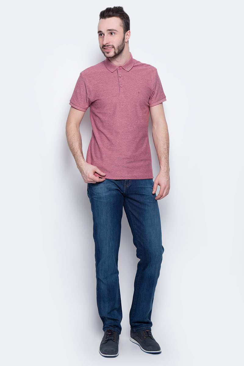 ПолоW7A71KI16 ПолоW7A71KI16Мужское поло Wrangler Refined Polo изготовлено из хлопка с добавлением эластана. Классическая модель с короткими рукавами и отложным воротником застегивается спереди на три пуговицы. По бокам поло дополнено небольшими разрезами.