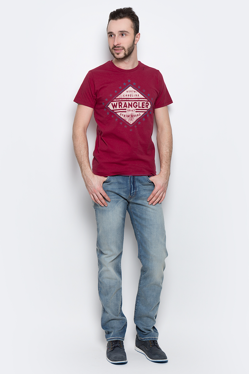 ФутболкаW7A52FK16 ФутболкаW7A52FK16Мужская футболка Wrangler Americana изготовлена из натурального хлопка. Модель выполнена с круглой горловиной и короткими рукавами. Спереди футболка декорирована оригинальным принтом.