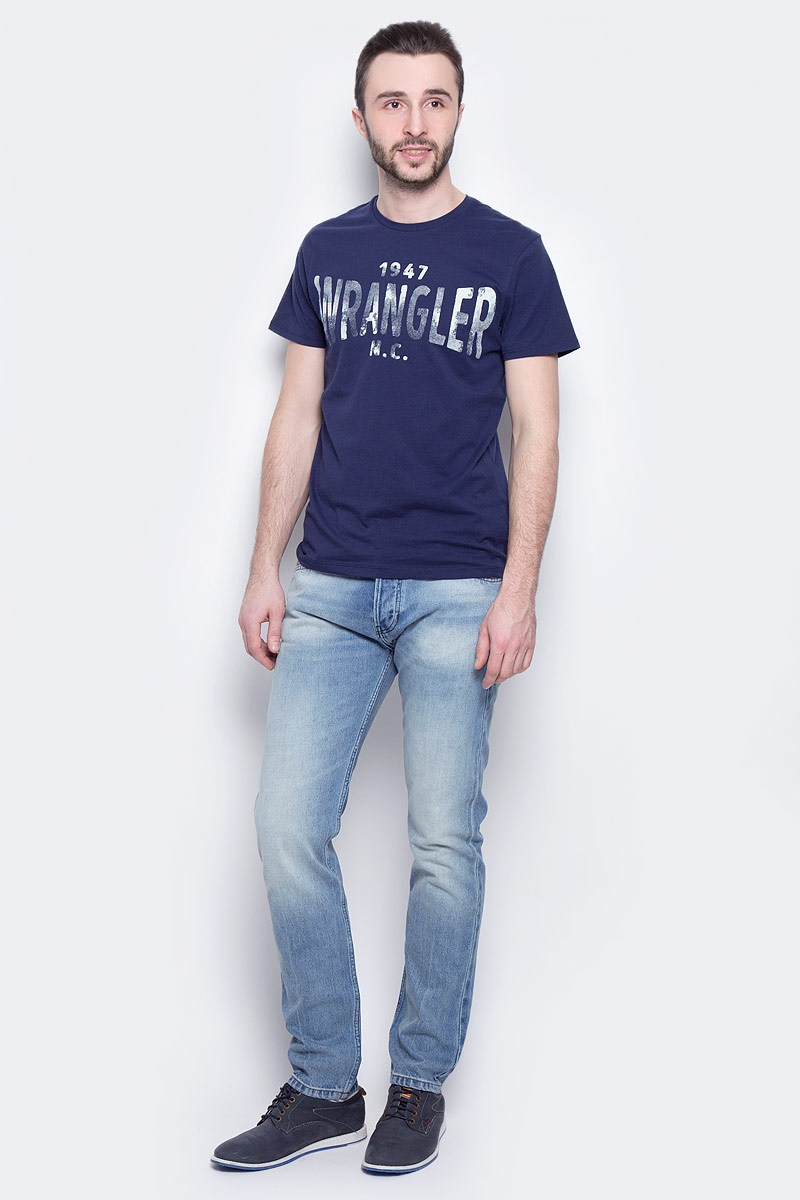 ДжемперW16EBZ91S ДжемперW16EBZ91SМужские джинсы Wrangler Boyton выполнены из высококачественного натурального хлопка. Прямые джинсы стандартной посадки застегиваются на пуговицу в поясе и ширинку на пуговицах, дополнены шлевками для ремня. Джинсы имеют классический пятикарманный крой: спереди модель дополнена двумя втачными карманами и одним маленьким накладным кармашком, а сзади - двумя накладными карманами. Джинсы украшены стильными декоративными потертостями.