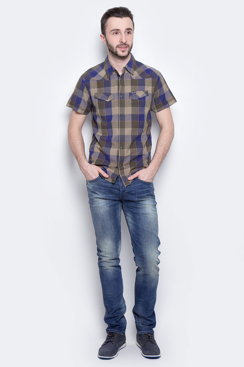 ДжинсыW16AMW88Q ДжинсыW16AMW88QМужские джинсы Wrangler Spencer выполнены из высококачественного эластичного хлопка. Джинсы-слим стандартной посадки застегиваются на пуговицу в поясе и ширинку на пуговицах, дополнены шлевками для ремня. Джинсы имеют классический пятикарманный крой: спереди модель дополнена двумя втачными карманами и одним маленьким накладным кармашком, а сзади - двумя накладными карманами. Джинсы украшены декоративными потертостями.