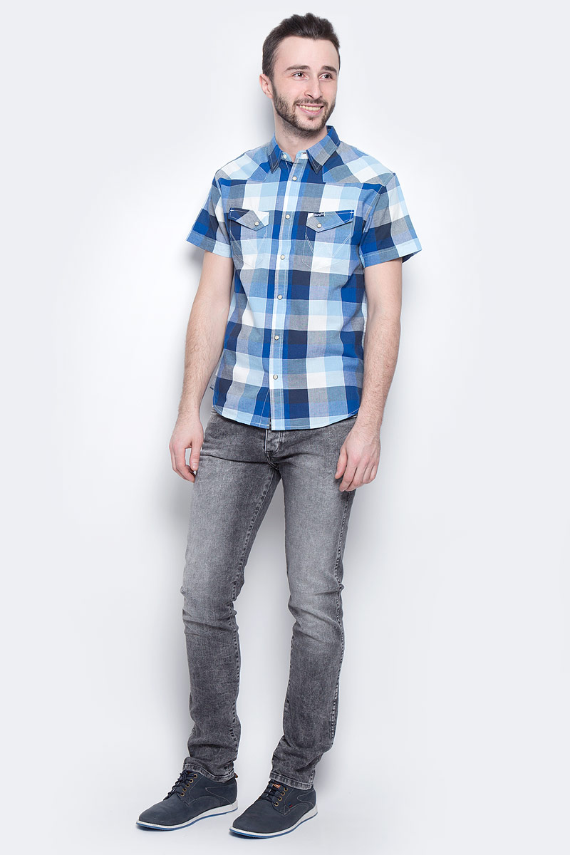ДжинсыW16ANK93O ДжинсыW16ANK93OМужские джинсы Wrangler Spencer выполнены из высококачественного эластичного хлопка. Джинсы-слим стандартной посадки застегиваются на пуговицу в поясе и ширинку на застежке-молнии, дополнены шлевками для ремня. Джинсы имеют классический пятикарманный крой: спереди модель дополнена двумя втачными карманами и одним маленьким накладным кармашком, а сзади - двумя накладными карманами. Джинсы украшены декоративными потертостями.