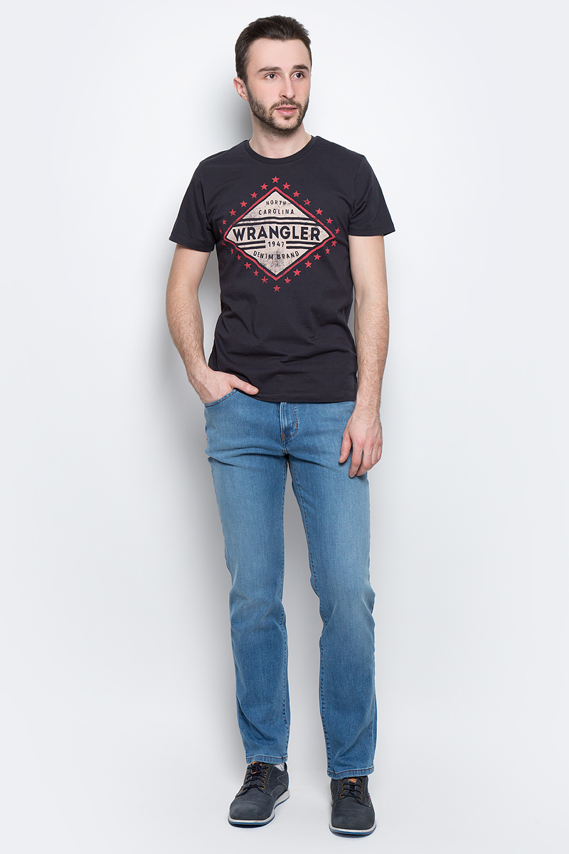 ФутболкаW7A52FK16 ФутболкаW7A52FK16Мужская футболка Wrangler Americana изготовлена из натурального хлопка. Модель выполнена с круглой горловиной и короткими рукавами. Спереди футболка декорирована оригинальным принтом.