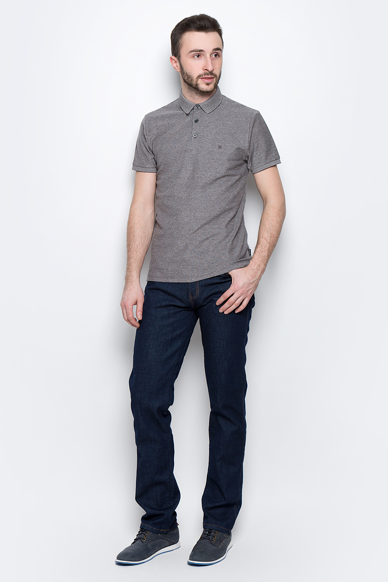 ПолоW7A71KI16 ПолоW7A71KI16Мужское поло Wrangler Refined Polo изготовлено из хлопка с добавлением эластана. Классическая модель с короткими рукавами и отложным воротником застегивается спереди на три пуговицы. По бокам поло дополнено небольшими разрезами.