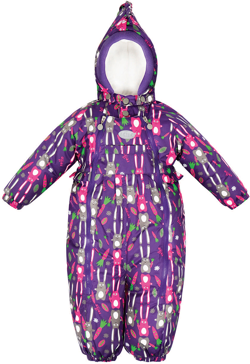 Комбинезон утепленный36 932 335_Hares purple Комбинезон утепленный36 932 335_Hares purpleКомбинезон для девочки Reike Зайчики выполнен из ветрозащитной, водонепроницаемой и дышащей мембранной ткани, декорированной принтом с забавными зайчиками. Хлопковая подкладка с велюровыми вставками на спинке, воротнике, капюшоне и рукавах обеспечивает дополнительный комфорт. Удобный крой с двумя молниями позволяет маме легко одевать и раздевать ребенка. Отстегивающийся капюшон оформлен трикотажной резинкой. Комбинезон дополнен резинкой по талии, кармашком спереди, множеством светоотражающих элементов и съемными штрипками. Особенности изделия: - базовый уровень; - коэффициент воздухопроницаемости: 2000гр/м2/24 ч; - водоотталкивающее покрытие: 2000 мм; - утеплитель 60 гр.