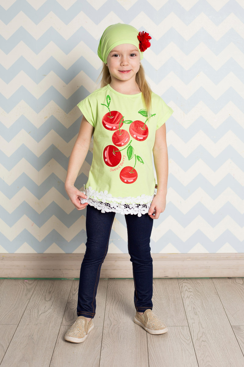 Джинсы714177 Джинсы714177Стильные джеггинсы для девочки Sweet Berry выполнены из эластичного хлопка с контрастной строчкой. Брюки зауженного кроя и стандартной посадки на талии имеют широкий пояс на мягкой резинке со шлевками для ремня. Модель представляет собой классическую пятикарманку: два втачных и один маленький накладной кармашек спереди и два накладных кармана сзади.