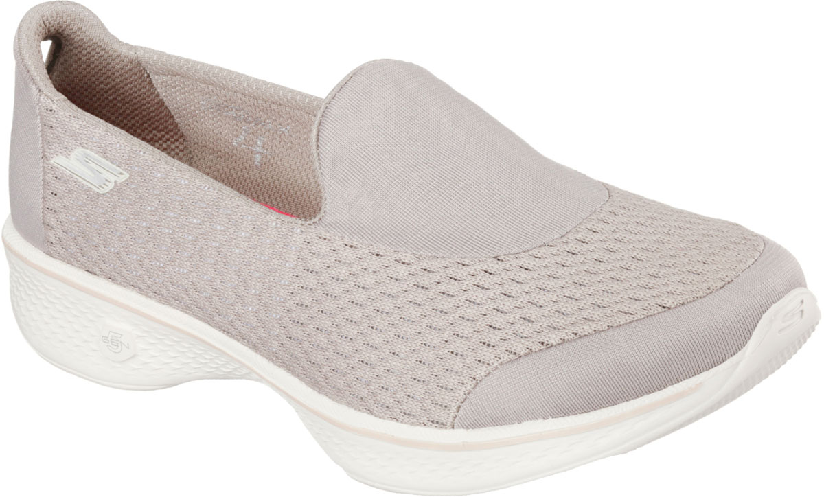 Кроссовки14148-BBK Кроссовки14148-BBKЖенские кроссовки от Skechers предназначены для ходьбы и занятий спортом. Новая инновационная подошва Resalyte Flex, которая используется в этой обуви, обеспечивает максимальную гибкость при ходьбе. В этой модели также применяется стелька GOGA Mat, они обладает хорошим амортизационным качеством и обработана биоцидом для борьбы с микробами, вызывающими специфический запах. В подметке обуви установлены специальные выступы Mini GO impulse sensors, которые гарантируют превосходное сцепление с поверхностью. Бесшовный верх обуви выполнен из очень легкого, тянущегося и хорошо вентилируемого текстиля Supersocks, благодаря которому обувь идеально сидит на ноге.