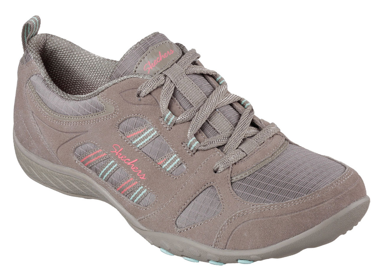 Кроссовки22544-BLK Кроссовки22544-BLKСтильные легкие женские кроссовки Skechers подходят как для занятий спортом, так и для повседневных прогулок. Верх модели выполнен из дышащего текстиля и натуральной кожи. Классическая шнуровка надежно зафиксирует модель на стопе. Внутренняя отделка исполнена из мягкого текстиля. Гибкая анатомическая подошва имеет рельефный протектор, который обеспечивает надежное сцепление с поверхностью. В таких кроссовках вашим ногам будет комфортно и уютно. Они подчеркнут ваш стиль и индивидуальность!