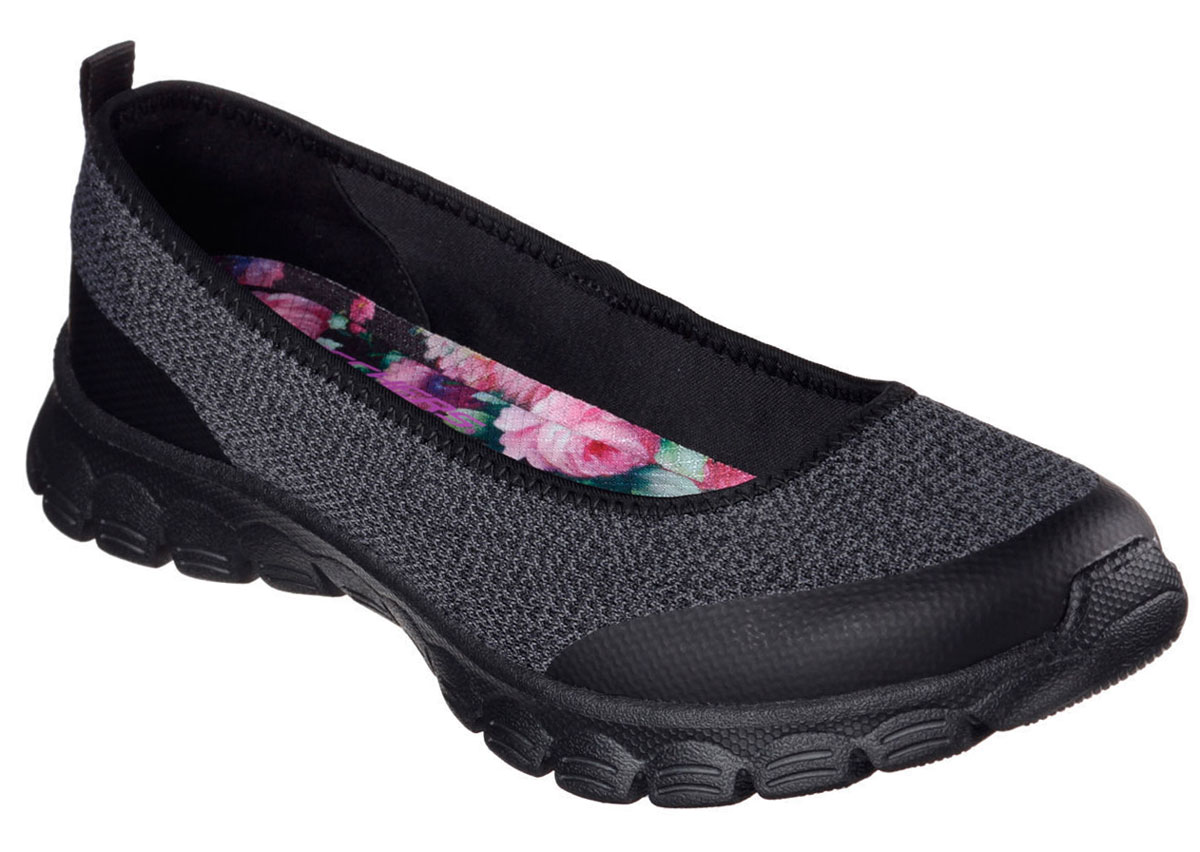 Балетки23403-BLK Балетки23403-BLKСтильные женские балетки от Skechers отлично впишутся в ваш гардероб, они сделают вас ярче и подчеркнут индивидуальность. Верх модели выполнен из текстиля со вставками из полиуретана. Гибкая резиновая подошва имеет рельефный протектор, который обеспечивает надежное сцепление с поверхностью. Специальная стелька Memory Foam с эффектом памяти быстро возвращается в свою первоначальную форму после деформации. Балетки очень удобны для ежедневных прогулок. В них вашим ногам будет комфортно и уютно!