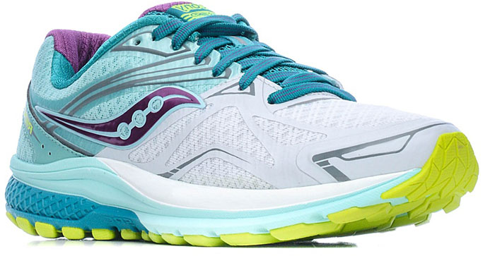 КроссовкиS10318-7 КроссовкиS10318-7Женские кроссовки для бега Saucony Ride 9 выполнены из сетчатого текстиля, который хорошо пропускает воздух и обеспечивает оптимальную вентиляцию. Шнуровка надежно фиксирует модель на ноге. Внутренняя подкладка, выполненная по технологии RunDry, впитывает влагу и обеспечивает комфорт во время бега. Для поддержания стопы при движении используется прочный и легкий материал FlexFilm. Подошва с технологией TRI-Flex и специальная вставка IBR+ помогают равномерно распределять нагрузку во время бега. Модель Ride 9, благодаря вставке EVERUN, обеспечивает более плавное приземление в пятке и уменьшает давление в передней части стопы. Износоустойчивая подошва класса XT-900 дополнена рельефным рисунком, который способствует отличному сцеплению с поверхностью.