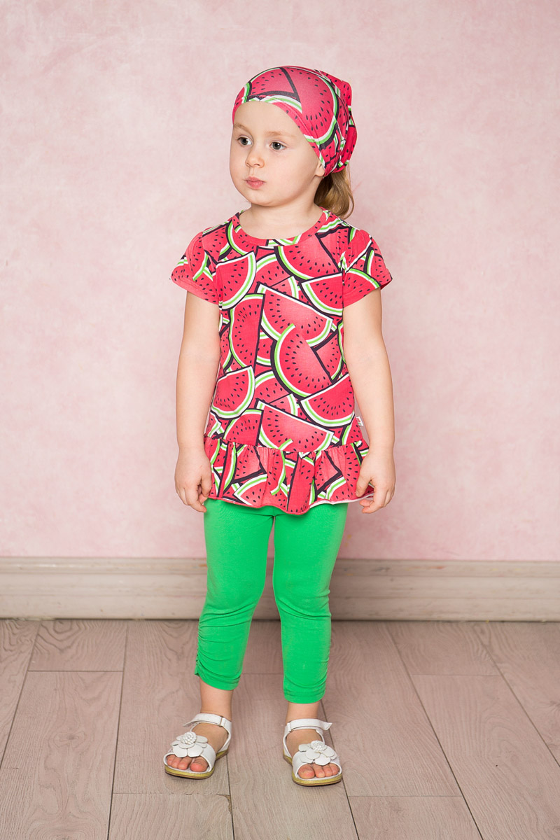 Футболка712094 Футболка712094Яркая футболка для девочки Sweet Berry выполнена из качественного эластичного хлопка с принтом в виде арбузов. Модель с круглым вырезом горловины и короткими рукавами-фонариками дополнена вставкой с воланами по низу. Воротник дополнен мягкой эластичной бейкой.
