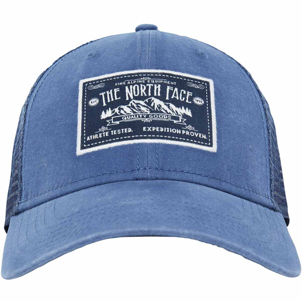 БейсболкаT0CGW2EGJ БейсболкаT0CGW2EGJСтильная бейсболка The North Face Mudder Trucker Hat, выполненная из натурального хлопка, идеально подойдет для прогулок, занятия спортом и отдыха. Она надежно защитит вас от солнца и ветра. Классическая кепка с сетчатой задней частью станет правильным выбором. Изделие оформлено нашивкой с логотипом бренда. Объем бейсболки регулируется пластиковым фиксатором. Ничто не говорит о настоящем любителе путешествий больше, чем любимая кепка - такая как эта классическая кепка Mudder Trucker Hat, выполненная в состаренном винтажном стиле. Эта модель станет отличным аксессуаром и дополнит ваш повседневный образ.
