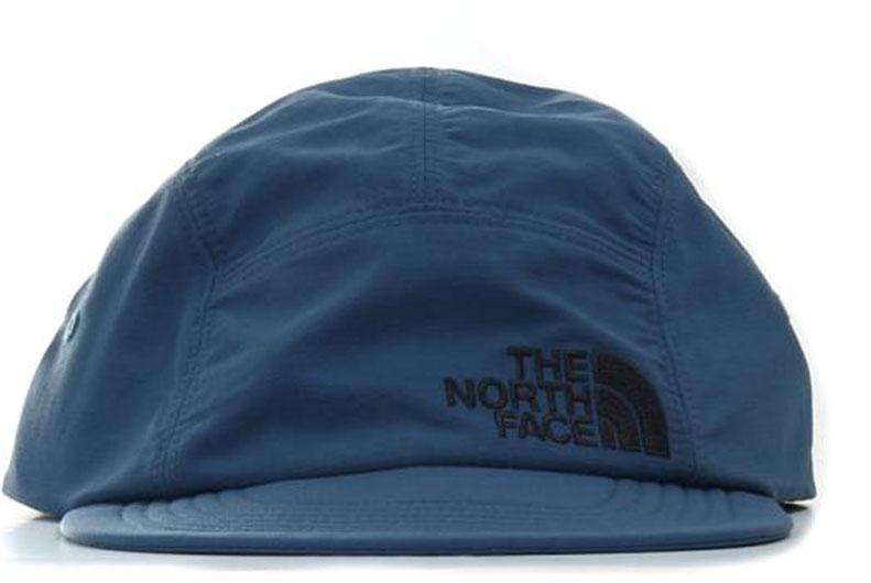 БейсболкаT0CF7XHDC БейсболкаT0CF7XHDCБейсболка The North Face выполнена из качественного нейлона. Модель имеет специальные вентиляционные отверстия. Изделие оформлено вышивкой с логотипом бренда. Объем бейсболки регулируется при помощи хлястика с фиксатором. Классическая кепка на все случаи жизни - благодаря мягкому козырьку ее можно не только носить, но и удобно прятать в карман или рюкзак.
