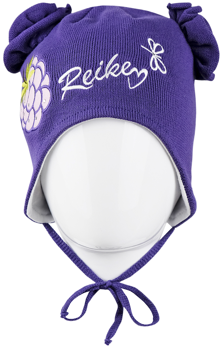 Шапка детскаяRKNSS17-BB2-YN_violet Шапка детскаяRKNSS17-BB2-YN_violetЯркая двухслойная шапка для девочки Reike Ежевика, изготовленная из натурального хлопка мелкой вязки, защитит голову ребенка от ветра в прохладную погоду. Модель с удлиненными ушками оформлена декоративным элементом с вышивкой и стразами в стиле серии и объемными трикотажными цветками. Изделие фиксируется на голове при помощи завязок. Уважаемые клиенты! Размер, доступный для заказа, является обхватом головы.