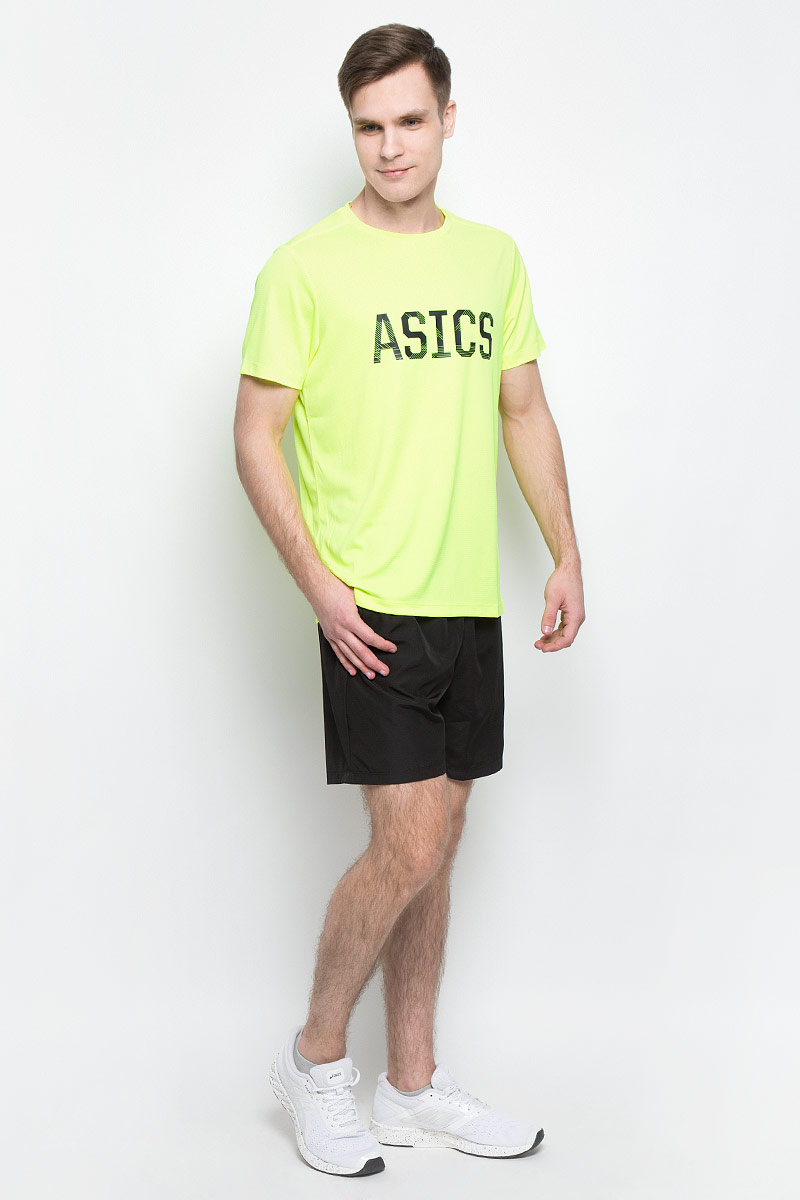 Футболка142879-0001 Футболка142879-0001Спортивная мужская футболка Asics Ss Graphic Tee, выполненная из высококачественного полиэстера, обладает высокой воздухопроницаемостью, а также превосходно отводит влагу от тела, оставляя кожу сухой даже во время интенсивных тренировок. Такая футболка великолепно подойдет как для повседневной носки, так и для спортивных занятий. Модель с короткими рукавами и круглым вырезом горловины оформлена крупным принтом с логотипом бренда на груди.