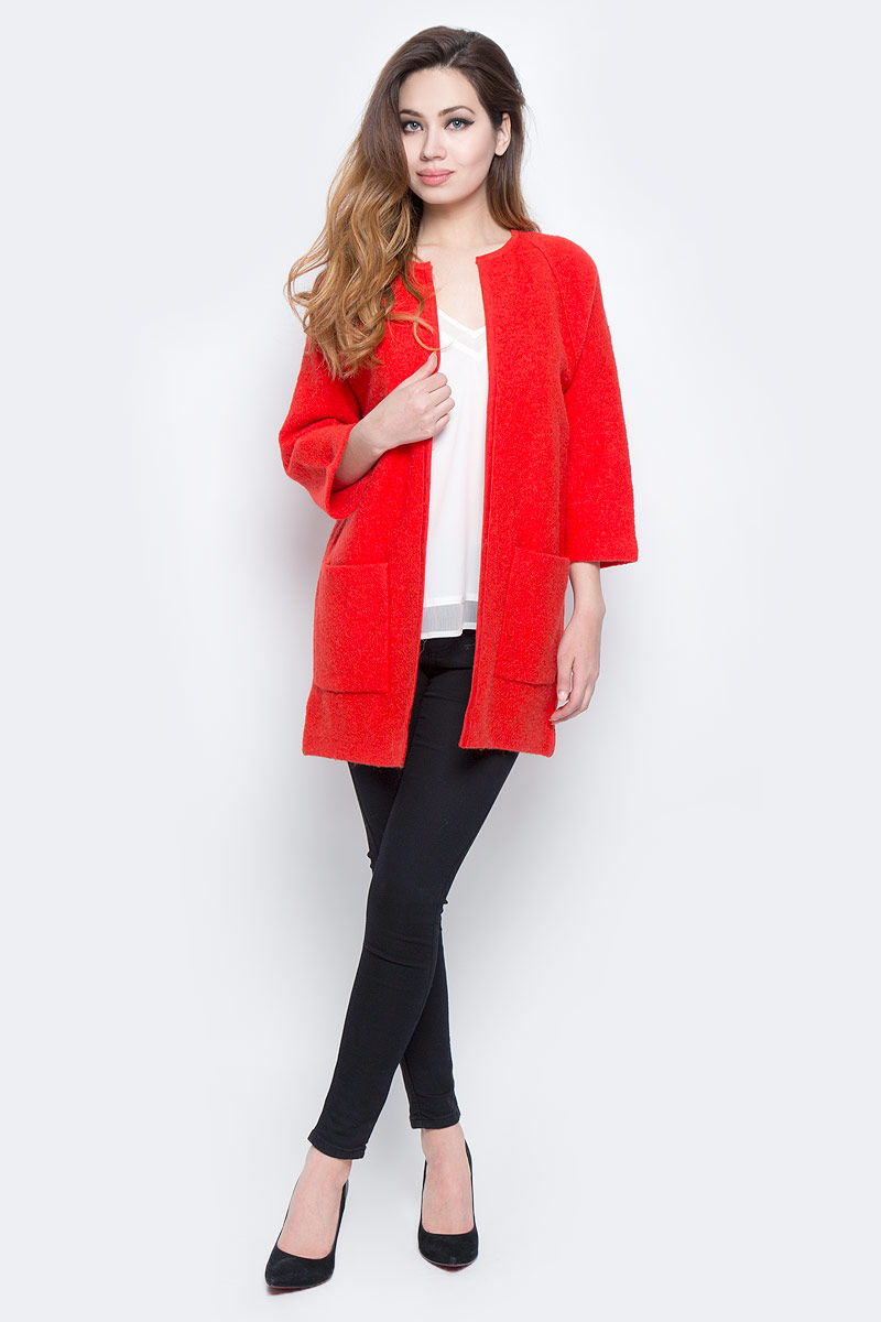 Кардиган16053953_Flame Scarlet Кардиган16053953_Flame ScarletЖенский кардиган Selected Femme изготовлен из натуральной шерсти мериноса. Кардиган свободного кроя с рукавами 3/4 и круглым вырезом горловины. Модель имеет два накладных кармана спереди.