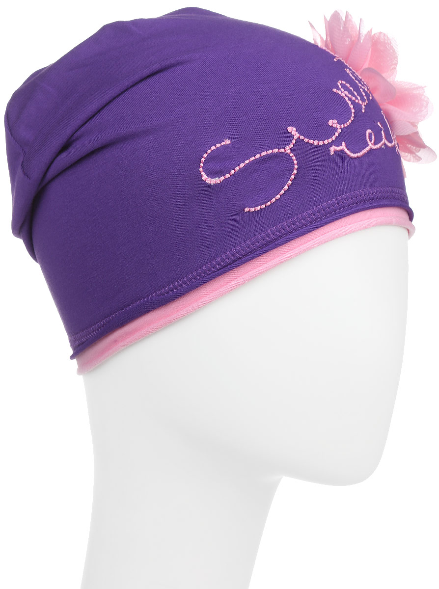 Шапка детскаяRKNSS17-WM1 fuchsia Шапка детскаяRKNSS17-WM1 fuchsiaСтильная шапка для девочки Reike Арбуз, изготовленная из качественного материала, отлично впишется в гардероб юной модницы. Модель с имитацией контрастного подклада оформлена эффектным объемным цветком и вышитой надписью Sweet Reike. Уважаемые клиенты! Размер, доступный для заказа, является обхватом головы.