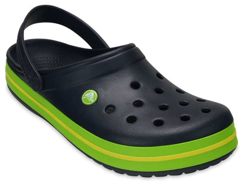 Сабо11016-100 Сабо11016-100Модные сабо Crocband от Crocs придутся вам по душе. Верх модели выполнен из полимера Croslite с добавлением резины. Благодаря материалу Croslite обувь невероятно легкая, мягкая и удобная. Материал Croslite - бактериостатичен, препятствует появлению неприятных запахов и легок в уходе: быстро сохнет и не оставляет следов на любых поверхностях. Верх модели оформлен отверстиями, которые обеспечивают естественную вентиляцию, подошва - контрастными полосками и названием бренда. Под воздействием температуры тела обувь принимает форму стопы. Пяточный ремешок обеспечивает фиксацию стопы при ходьбе. Рельефная поверхность верхней части подошвы комфортна при движении. Рифленое основание подошвы гарантирует идеальное сцепление с любой поверхностью. Такие сабо - отличное решение для каждодневного использования! Уважаемые клиенты! Обращаем ваше внимание на то, что страной-изготовителем для некоторых размеров и цветов модели может быть Вьетнам.