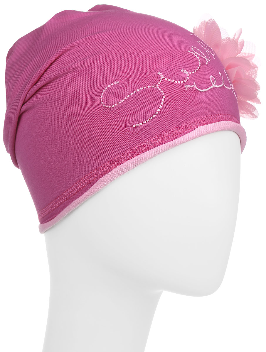 Шапка детскаяRKNSS17-WM1 fuchsia Шапка детскаяRKNSS17-WM1 fuchsiaСтильная шапка для девочки Reike Арбуз, изготовленная из качественного материала, отлично впишется в гардероб юной модницы. Модель с имитацией контрастного подклада оформлена эффектным объемным цветком и вышитой надписью Sweet Reike. Уважаемые клиенты! Размер, доступный для заказа, является обхватом головы.